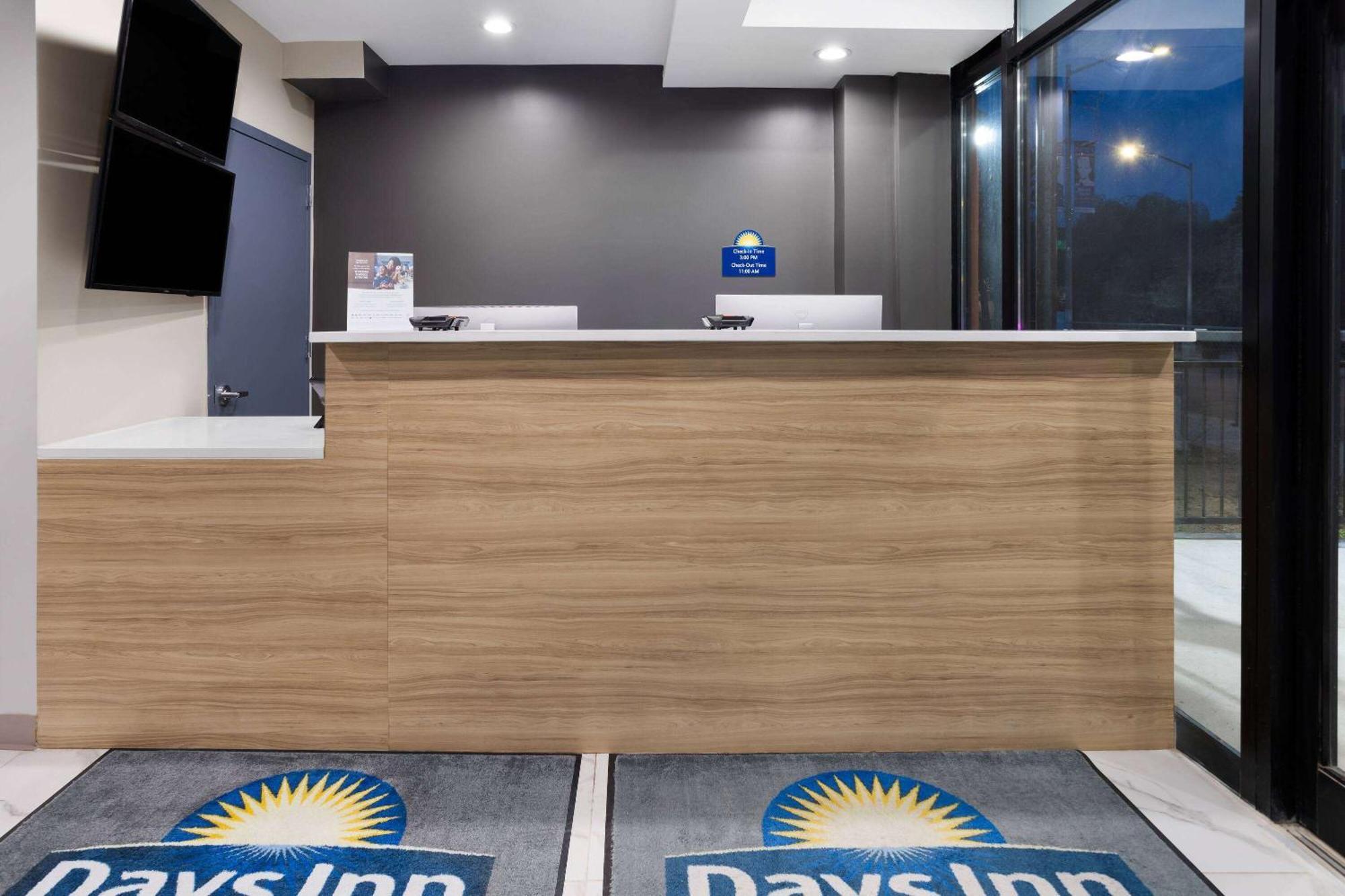 Days Inn By Wyndham Staten Island New York Exterior foto