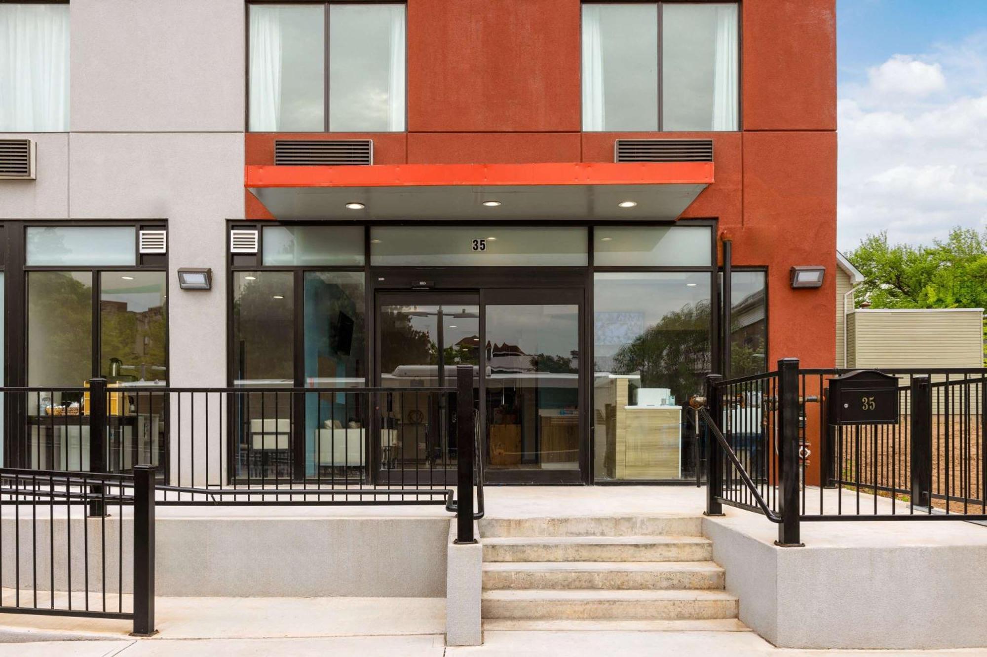 Days Inn By Wyndham Staten Island New York Exterior foto